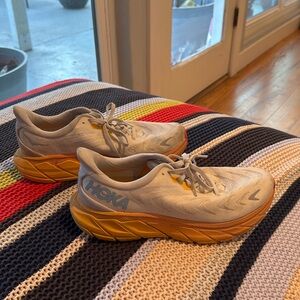 Hoka Arahi 6 - Size 9 Women’s